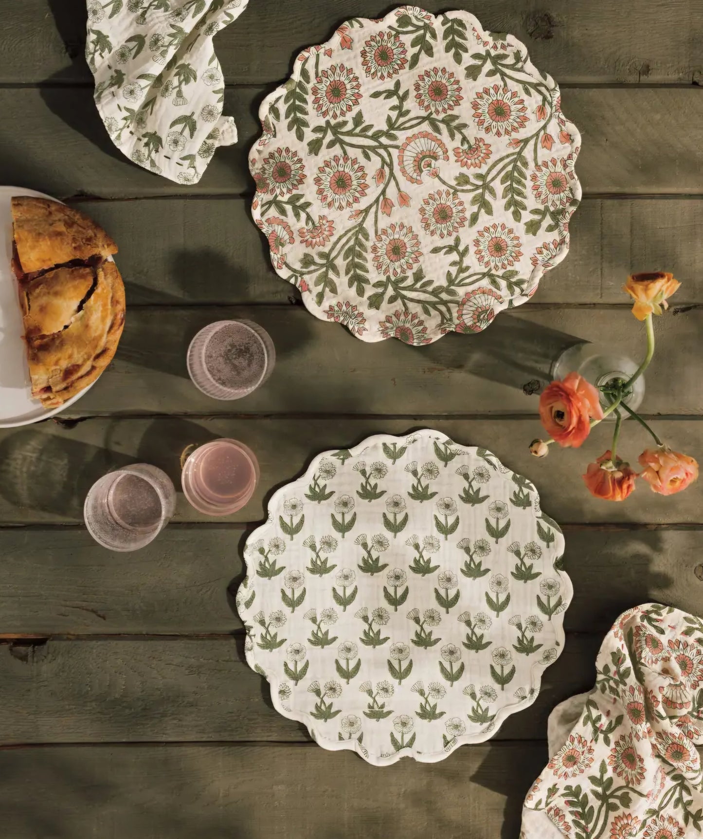 Large Soft Bloom Scalloped Edge Placemat | 100% Cotton