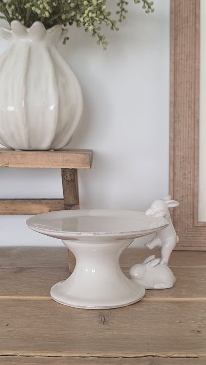 Rustic Edge Climbing Bunny Stand